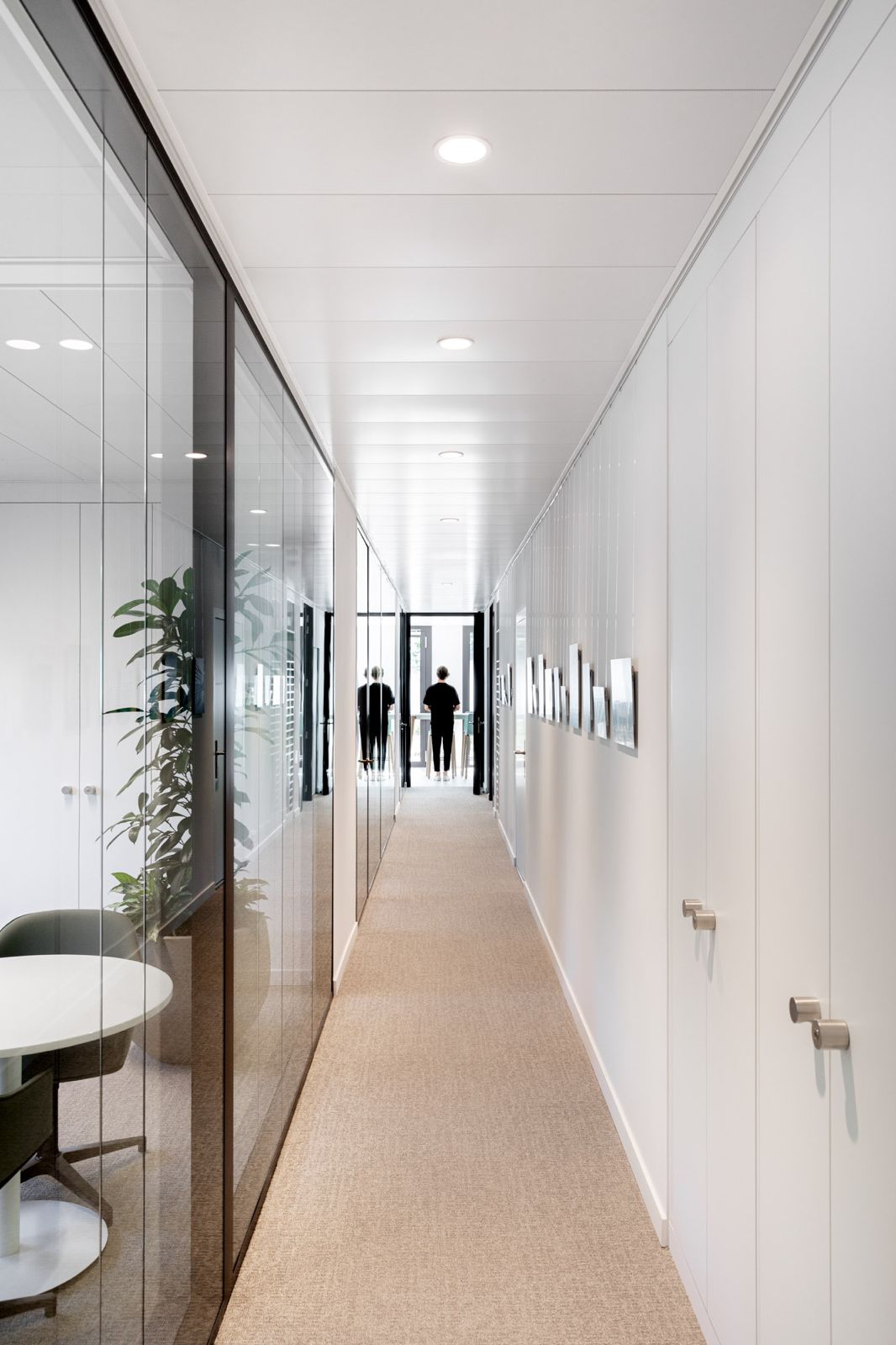 Circulation du bureau, accrochage photographique